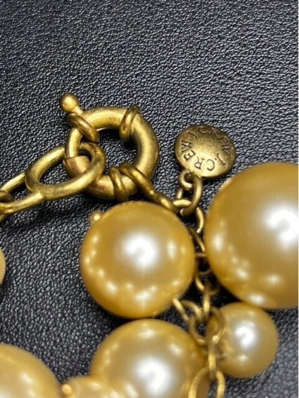B6046 J.CREW Faux Pearl Cluster Bracelet Gold Tone Toggle Clasp 7.75" *clap wear - Picture 3 of 3